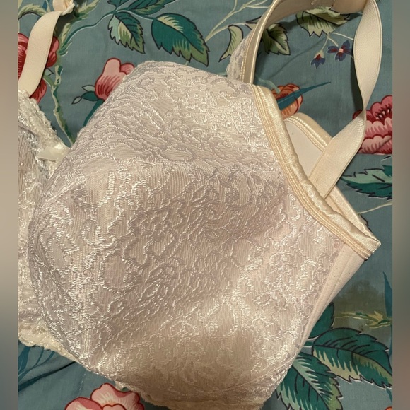 Playtex 18-Hour Bra 42DD White 🩷 - Picture 3 of 6